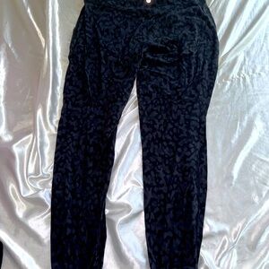 LuLulemon jogger pants size 10